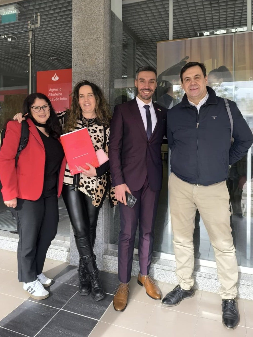 Portuguese couple living in the UK buys secondary home in Portugal — non-resident mortgage