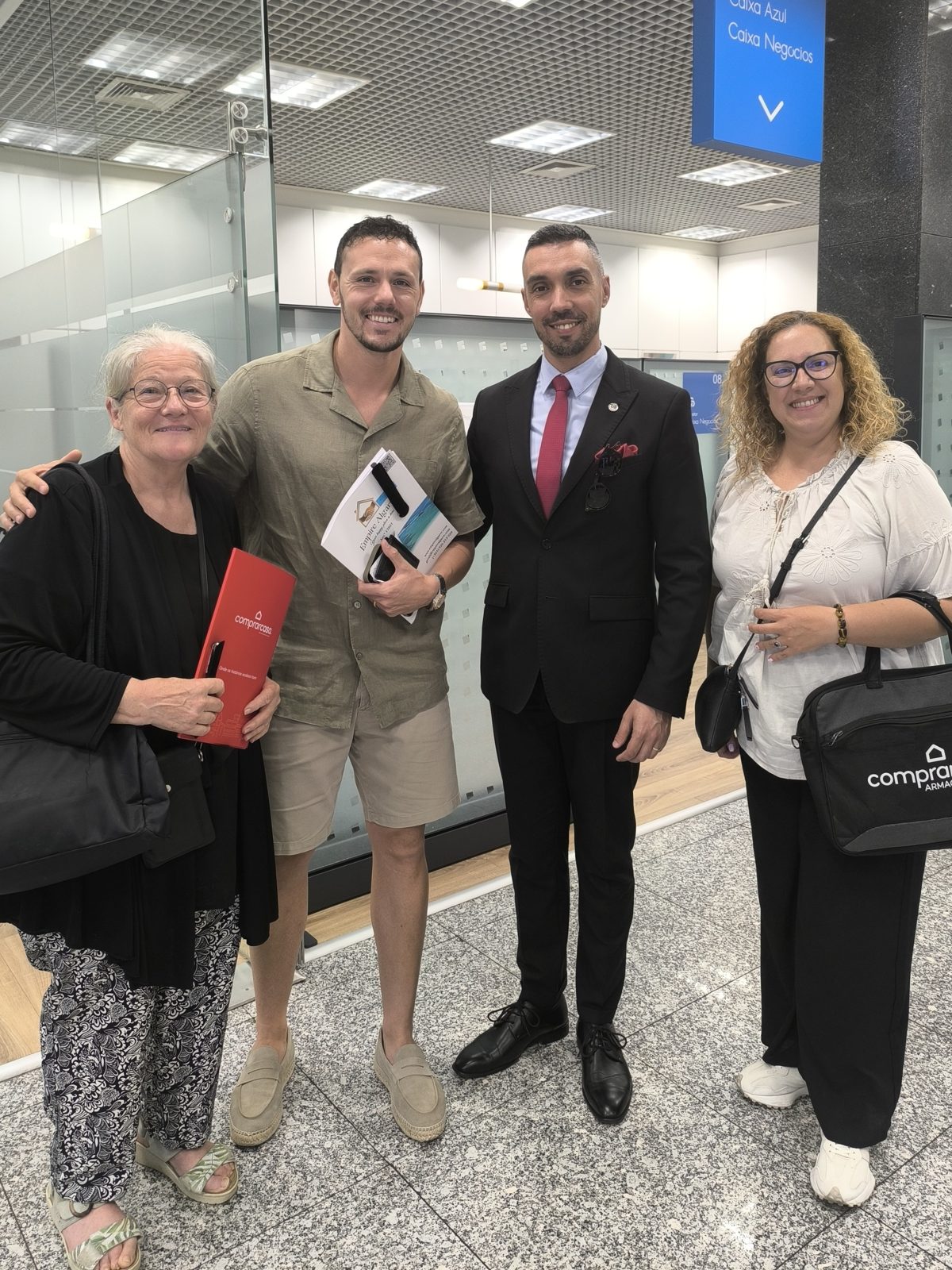 Portuguese client celebrates home purchase with Diogo Almeida mortgage broker